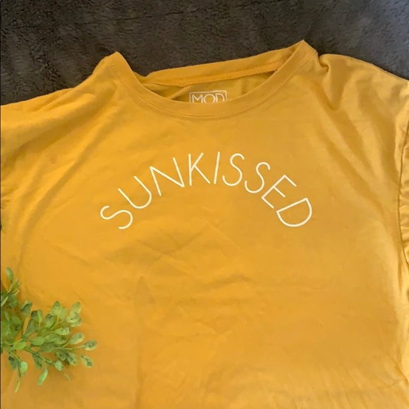 Yellow cropped tee - Picture 3 of 4